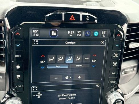 Used 2024 RAM 3500 Big Horn w/ Level 2 Equipment Group AWD/4WD image 19