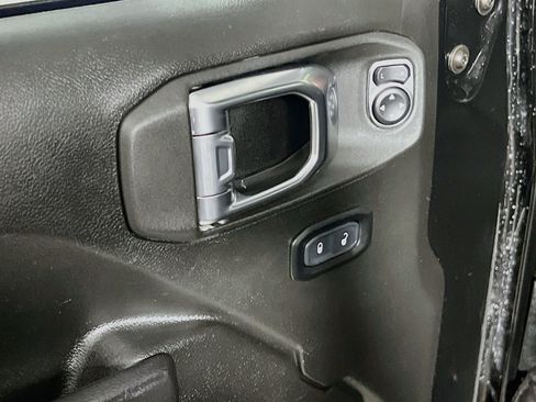 Used 2023 Jeep Wrangler Unlimited Rubicon w/ LED Lighting Group AWD/4WD image 17