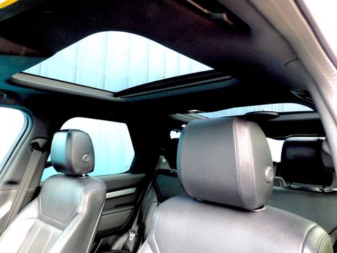 Used 2020 Land Rover Discovery Landmark image 23