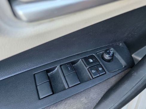 Used 2021 Toyota Corolla LE image 19