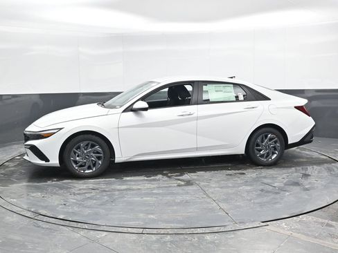 New 2026 Hyundai Elantra Blue image 7