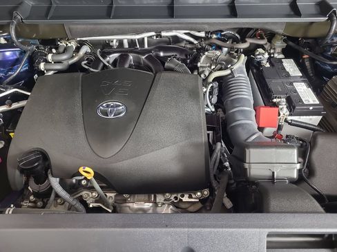 Used 2021 Toyota Highlander LE AWD/4WD image 27