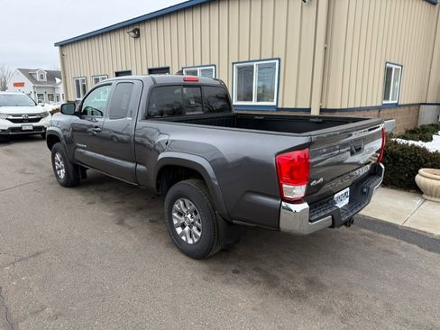Used 2017 Toyota Tacoma SR5 w/ Tow Package image 6
