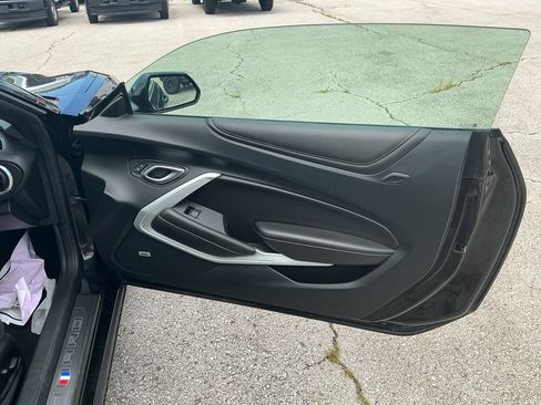 Used 2018 Chevrolet Camaro SS RWD image 11