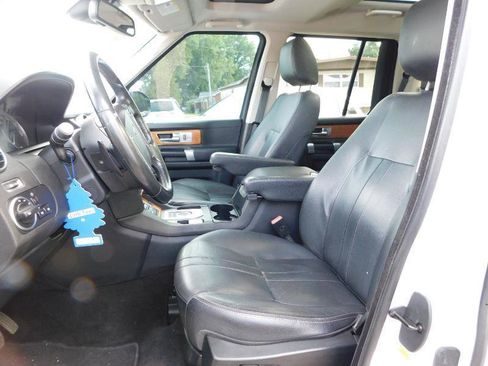 Used 2016 Land Rover LR4 HSE AWD/4WD image 3