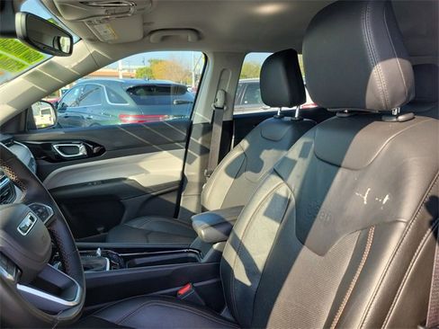 Certified 2022 Jeep Compass Limited image 17