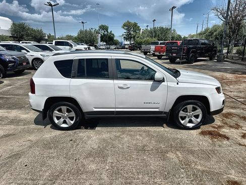 Used 2014 Jeep Compass Latitude FWD image 10