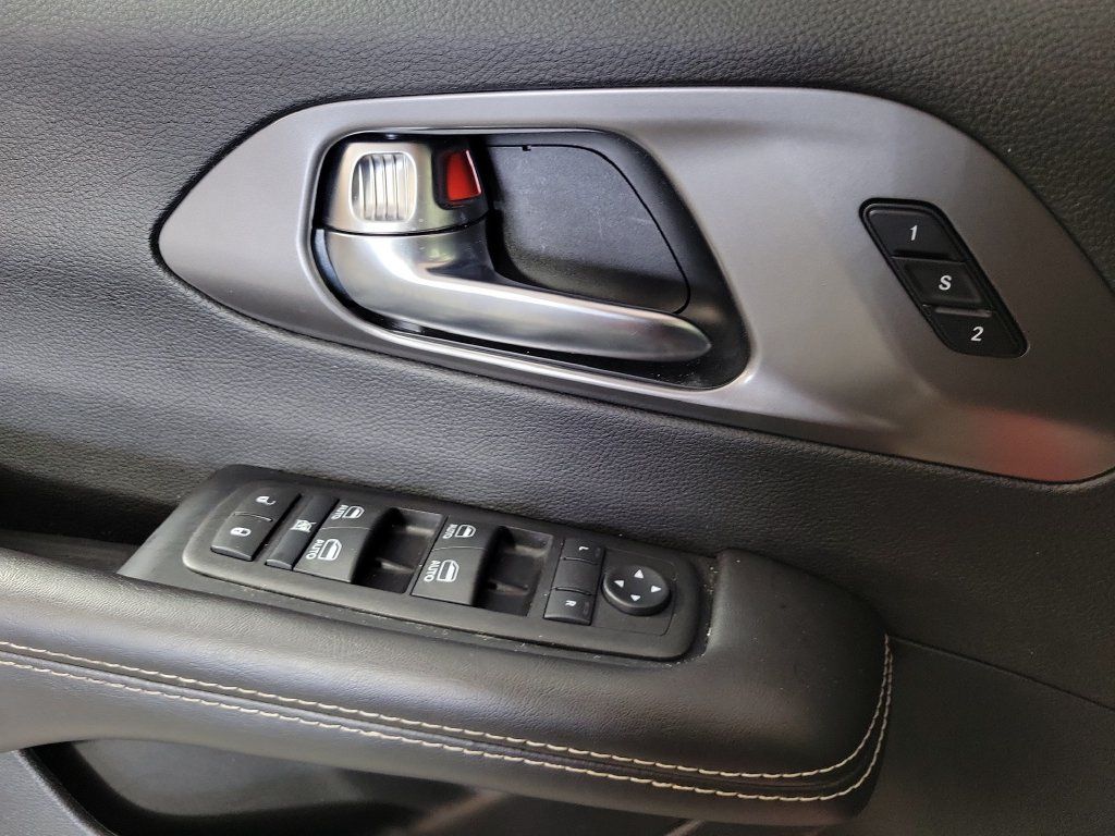 Used 2026 Chrysler Pacifica Select FWD image 16