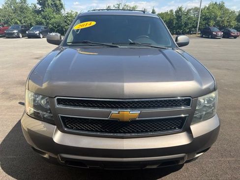 Used 2014 Chevrolet Suburban LT RWD image 2