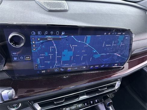 Used 2024 Chevrolet Traverse RS image 14