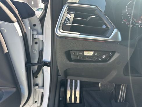 Used 2022 BMW 430i Coupe w/ M Sport Package RWD image 11