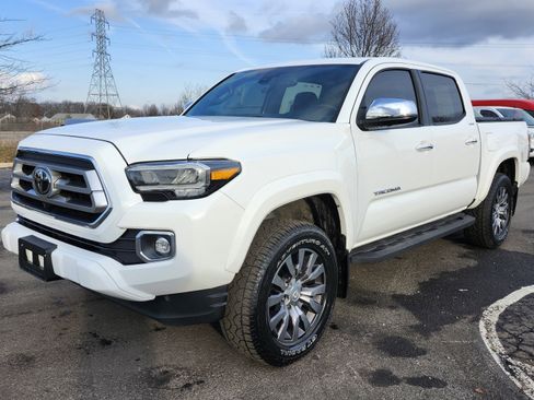 Used 2020 Toyota Tacoma Limited image 16