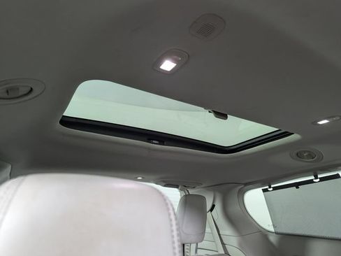 Used 2017 Chrysler Pacifica Limited FWD image 23