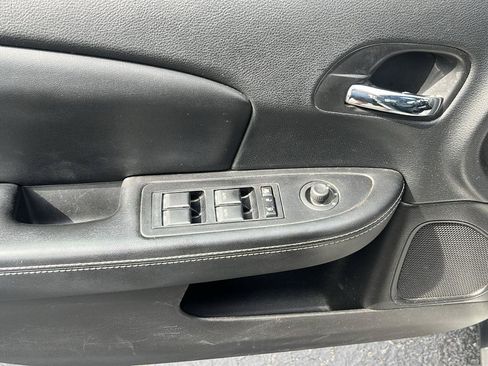 Used 2011 Chrysler 200 Limited FWD image 16