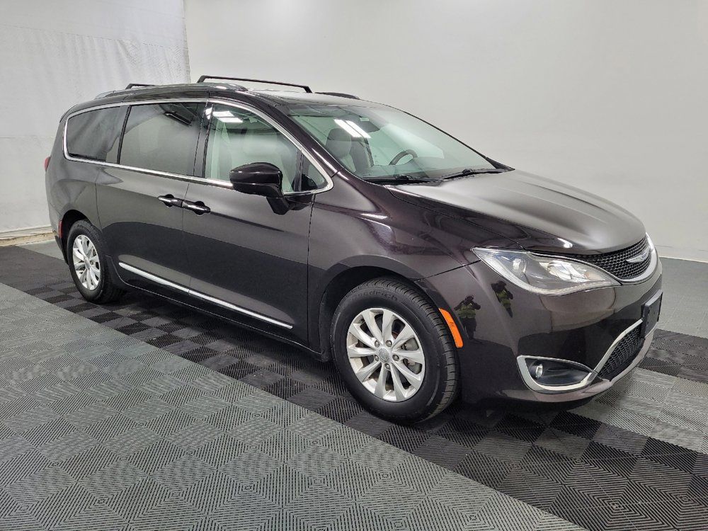 Used 2019 Chrysler Pacifica Touring-L FWD image 11