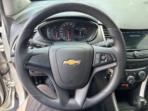 Used 2018 Chevrolet Trax LS AWD/4WD image 12