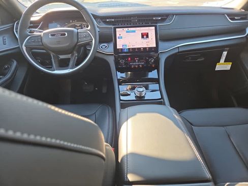 New 2025 Jeep Grand Cherokee Limited w/ Black Appearance Package image 15