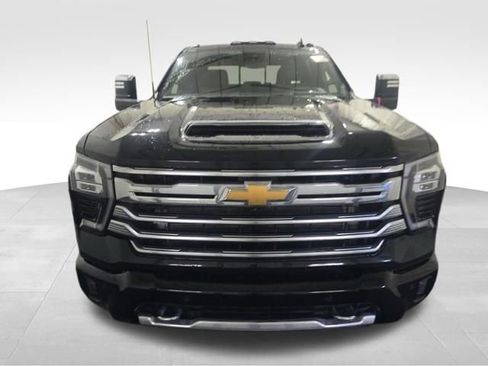 Used 2024 Chevrolet Silverado 3500 High Country w/ High Country Premium Package AWD/4WD image 3