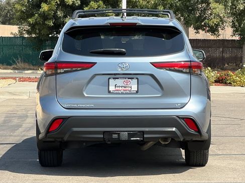 Used 2022 Toyota Highlander LE FWD image 6