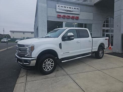 Used 2019 Ford F250 Lariat w/ Lariat Value Package image 2