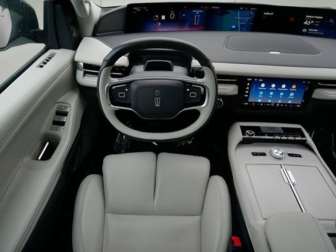 Used 2025 Lincoln Navigator Reserve image 13