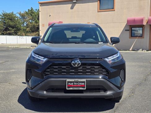 Used 2025 Toyota RAV4 LE AWD/4WD image 36