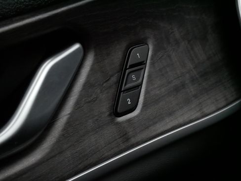 Used 2023 Jeep Grand Cherokee Limited w/ Luxury Tech Group II AWD/4WD image 28