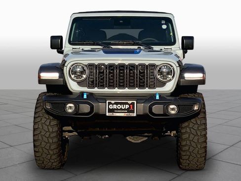 Used 2024 Jeep Wrangler Unlimited Rubicon 4xe w/ Convenience Group AWD/4WD image 4