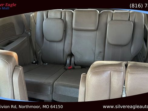 Used 2014 Chrysler Town & Country Touring image 12