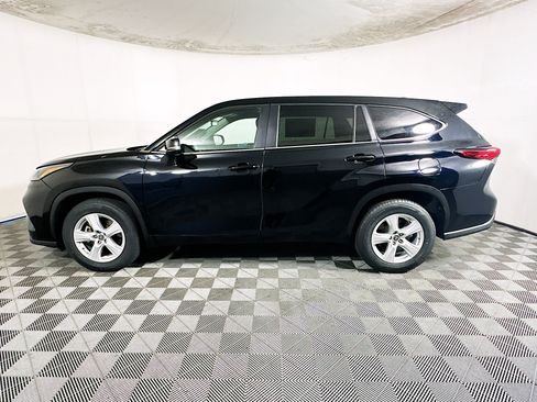 Used 2023 Toyota Highlander L FWD image 6