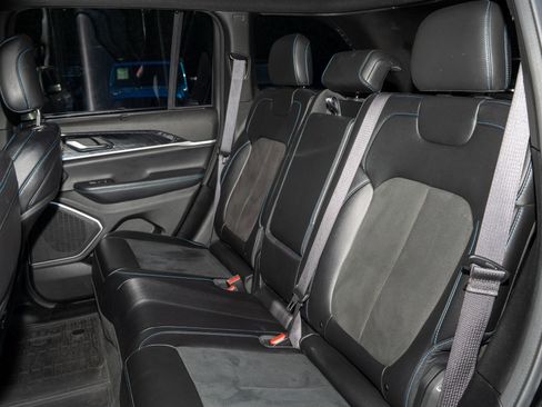 Used 2023 Jeep Grand Cherokee Trailhawk w/ Luxury Tech Group III image 17