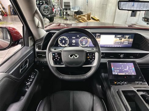 Used 2025 INFINITI QX80 Sensory image 18