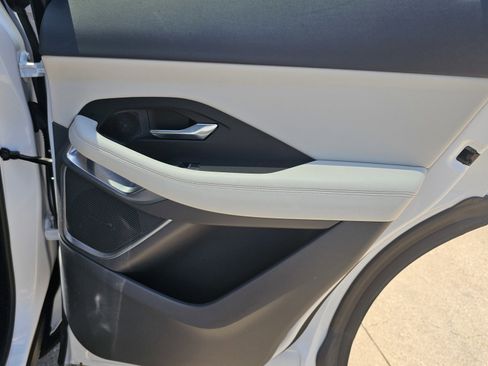 Used 2018 Jaguar E-PACE SE image 31