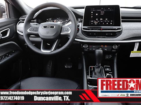 New 2026 Jeep Compass Latitude image 17