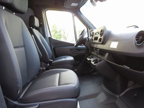 Used 2025 Mercedes-Benz Sprinter 2500 image 14