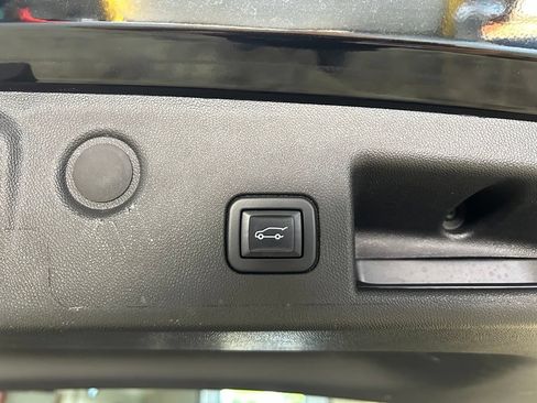 Used 2022 Chevrolet Equinox LT FWD image 12