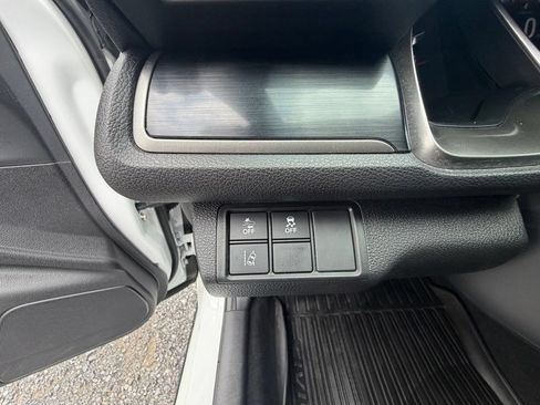 Used 2021 Honda Civic Sport Touring image 4