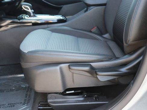 Used 2025 Chevrolet Trax LT image 9