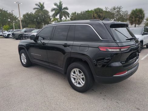 Used 2023 Jeep Grand Cherokee Laredo image 8