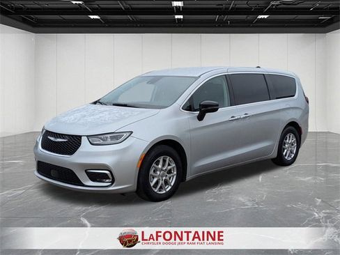 Certified 2024 Chrysler Pacifica Touring-L image 1