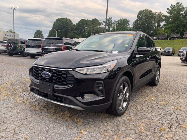 Certified 2025 Ford Escape ST-Line Select AWD/4WD image 4