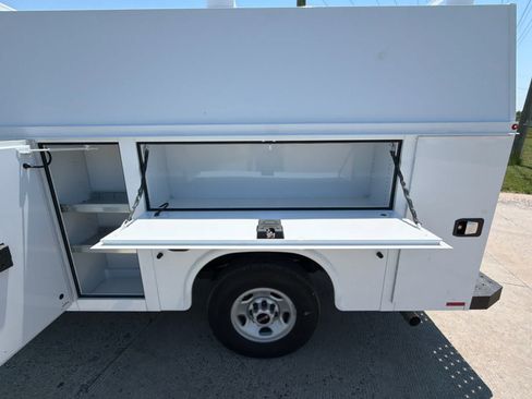 New 2025 GMC Savana 3500 w/ Power Convenience Package RWD image 24