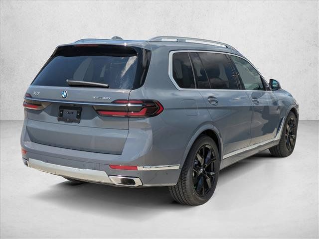Used 2027 BMW X7 xDrive40i AWD/4WD image 2