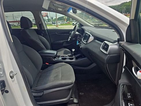 Used 2019 Kia Sorento FWD image 21