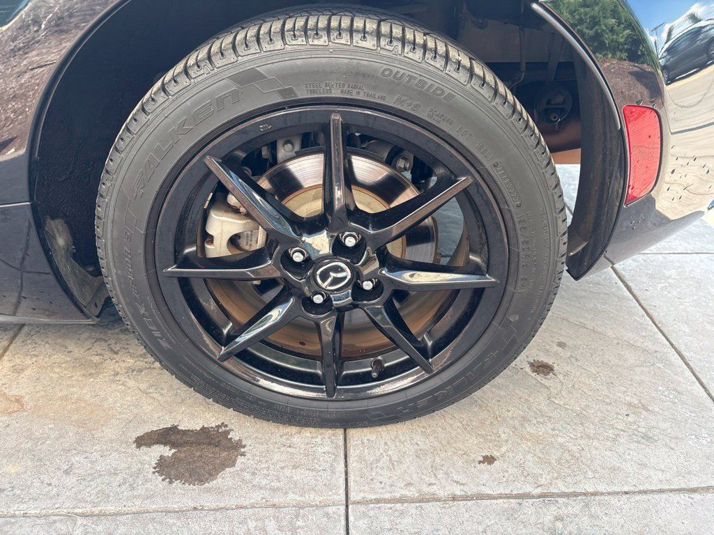 Used 2021 MAZDA MX-5 Miata Sport RWD image 13