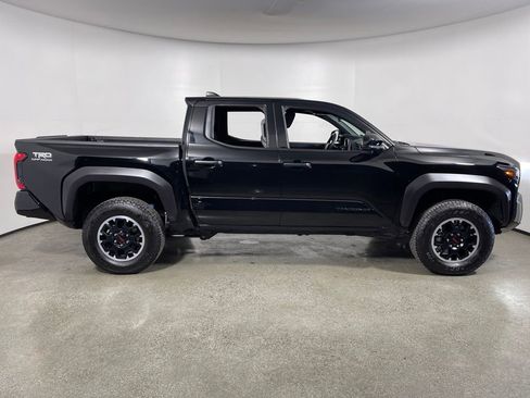 Certified 2025 Toyota Tacoma TRD Off-Road image 2