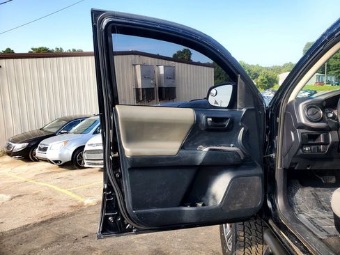 Used 2016 Toyota Tacoma SR5 w/ Towing Package RWD image 15