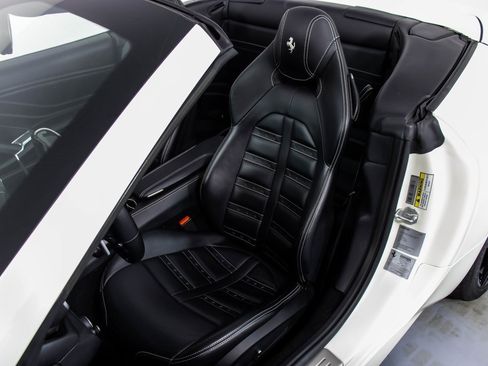Certified 2017 Ferrari California T image 6