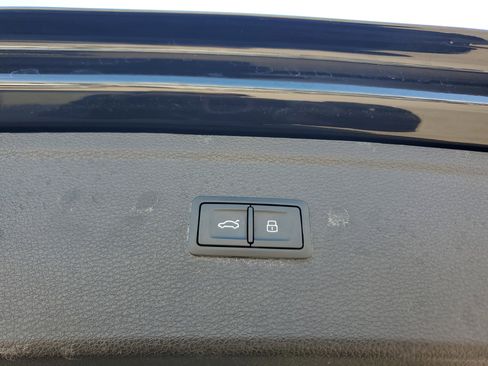 Used 2022 Audi Q5 2.0T Premium w/ Convenience Package image 13