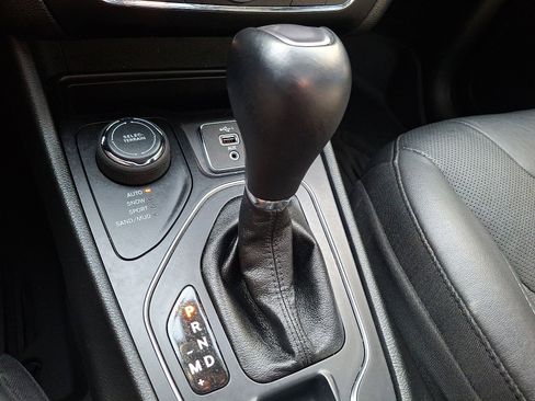 Certified 2021 Jeep Cherokee Latitude Lux w/ Sun & Sound Group image 15